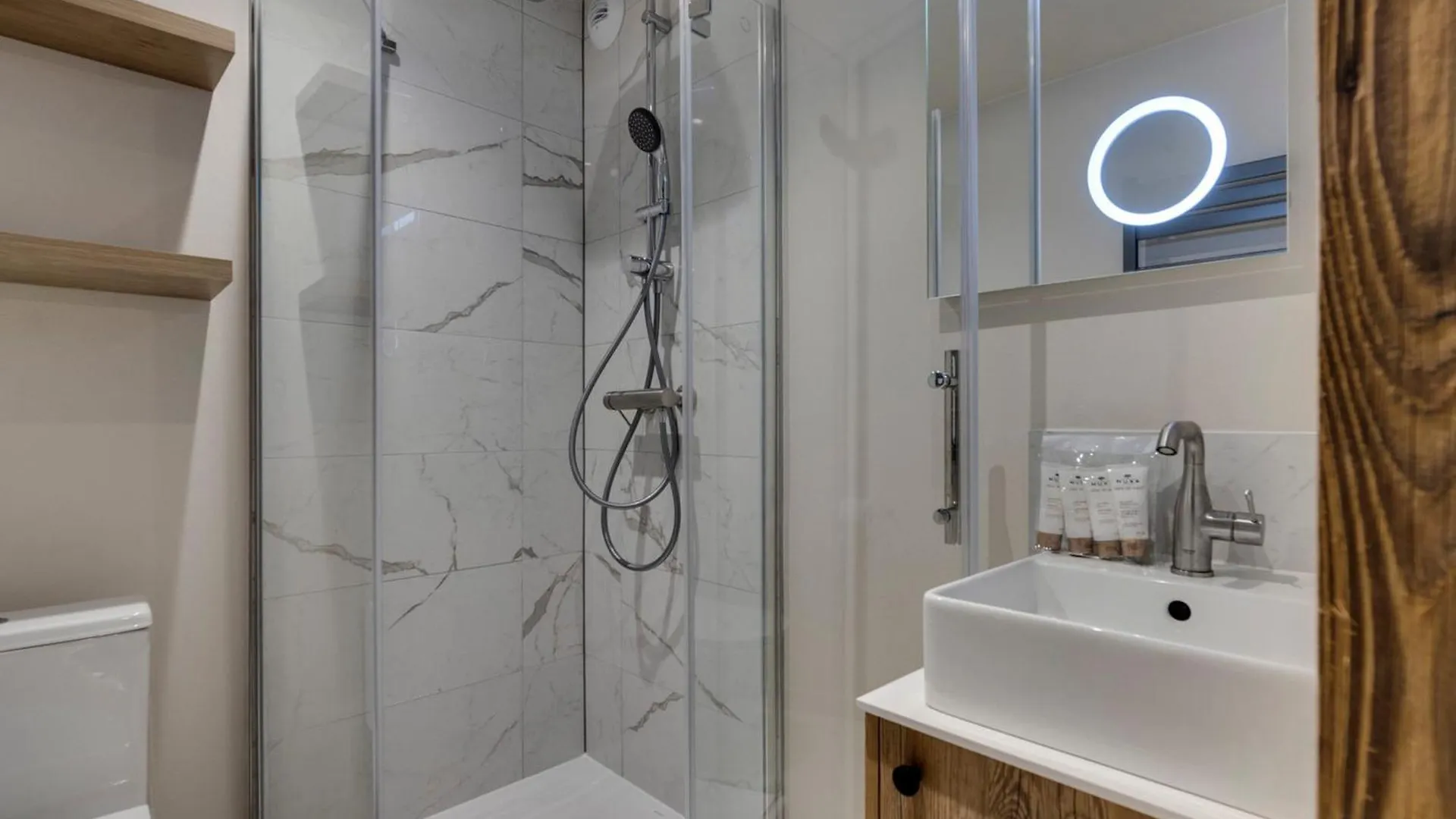 Appartement Skis Aux Pieds, 4 Ch, 10 Pers, Piscine, Jacuzzi, Wifi - Fr-1-686-45 Bourg-Saint-Maurice