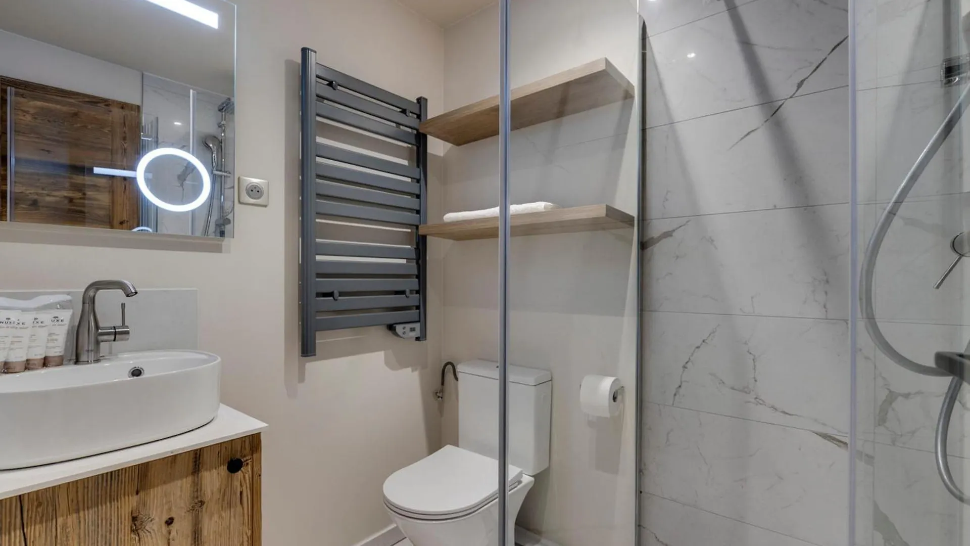 Apartment Appartement Skis Aux Pieds, 4 Ch, 10 Pers, Piscine, Jacuzzi, Wifi - Fr-1-686-45 Bourg-Saint-Maurice