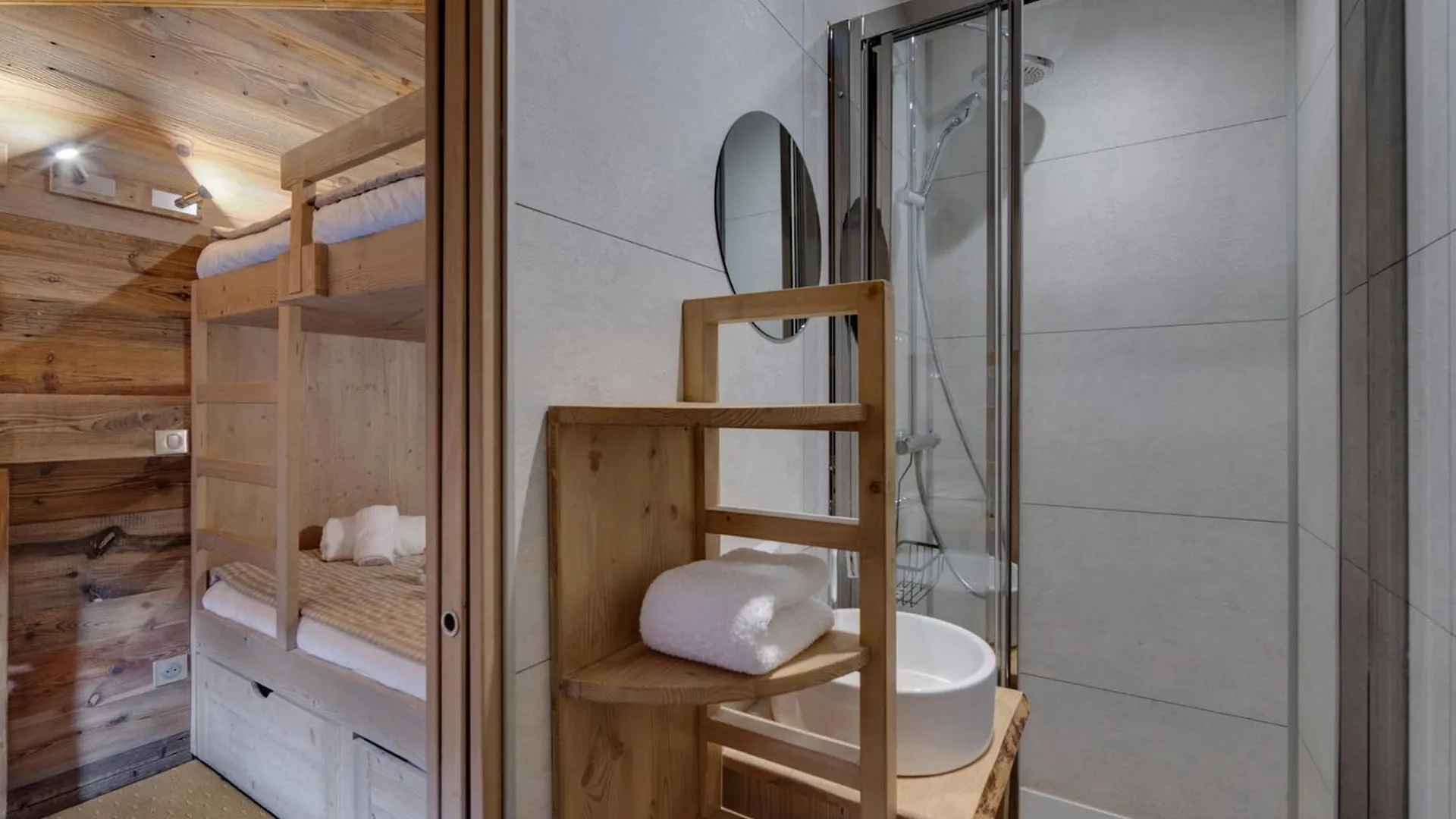 Appartement Skis Aux Pieds, 4 Ch, 10 Pers, Piscine, Jacuzzi, Wifi - Fr-1-686-45 Bourg-Saint-Maurice 0*,  France